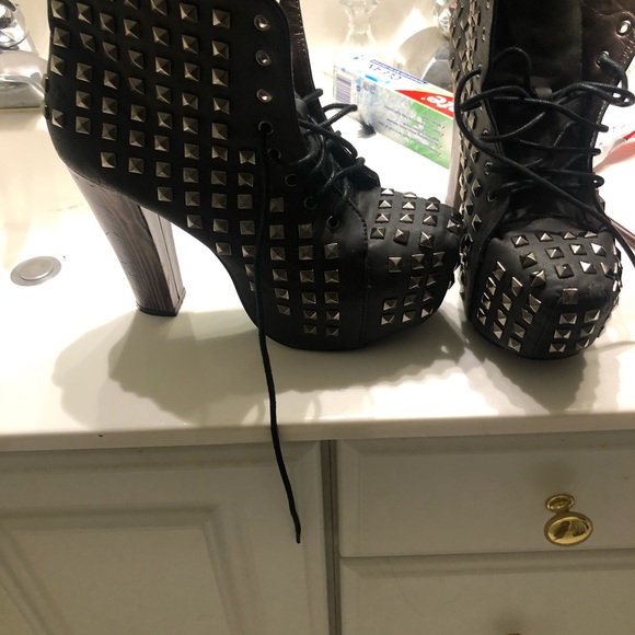 High heels - Picture 3 of 3